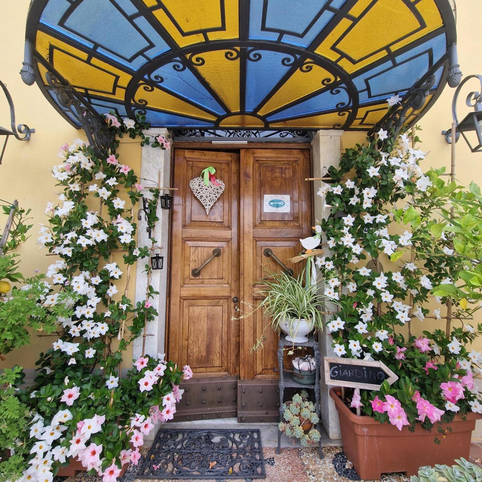 Jasmine Cottage Luni ภายนอก รูปภาพ
